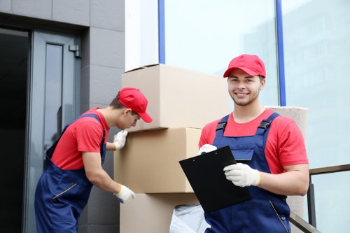 Transparent pricing discussion for Wallington Storage with moving and storage boxes
